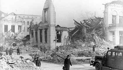 Berlin w marcu 1945, po alianckich nalotach / źródło: Wikipedia