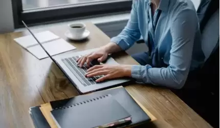 Jakie prawa i obowiązki posiada pracownik w kontekście BHP?