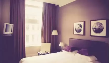 Jakie szyny na firanki do gabinetów i pokoi hotelowych?