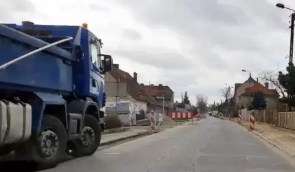 Samochody ciężarowe niszczą malczyckie drogi i budynki (list)