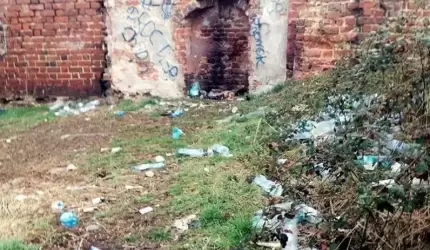 Tak wygląda spacer koło zabytkowego muru (list)