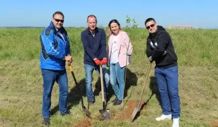 W gminie Udanin sadzili dziś drzewa