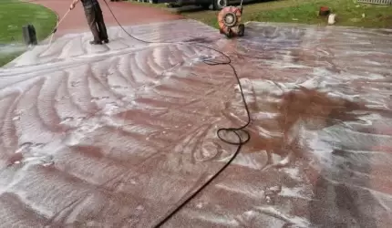 Na czym polega konserwacja boisk ze sztuczną trawą?