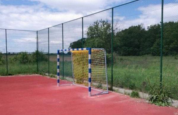 bramki na boisku w ksiegi