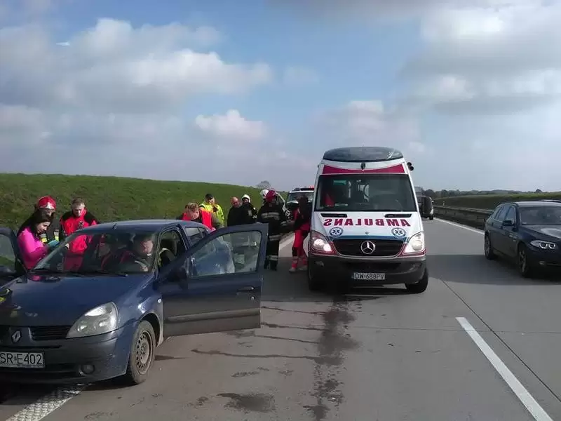 KOLIZJA NA AUTOSTRADZIE A4. JEDNA OSOBA POSZKODOWANA3