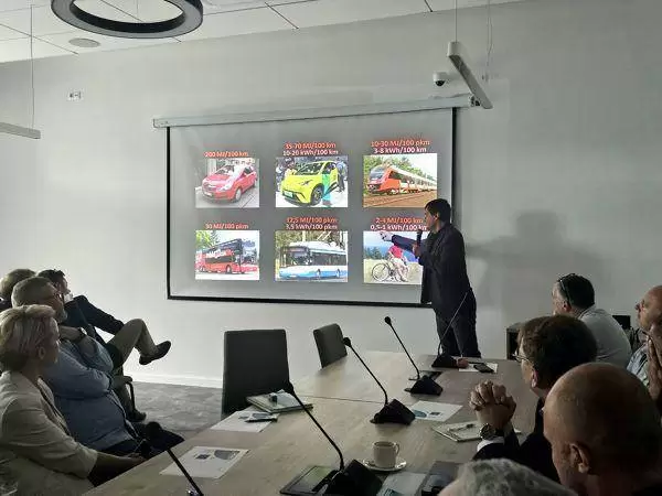 459405653 952684980218849 1722761245302577007 n