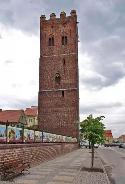 dzwonnica d wieza bramy miejskiej sroda slaska 333325 1