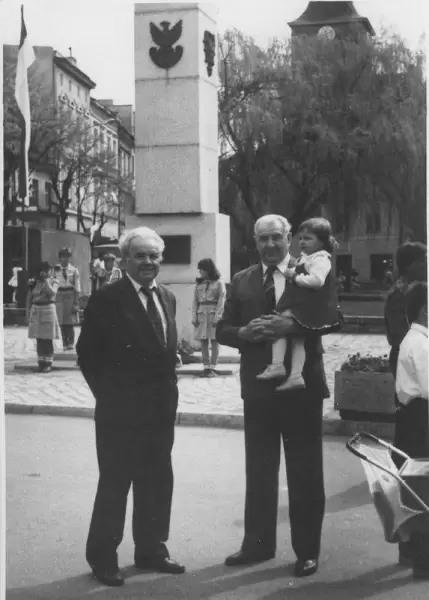 jan i wladyslaw kopacz z wnuczka 1 maja 1987 r