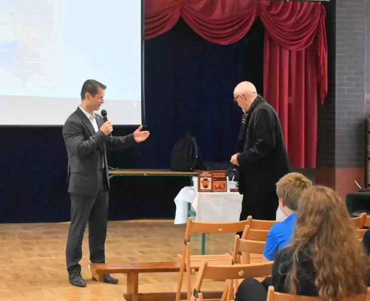 72650675 2409407339113526 2235896606350114816 n