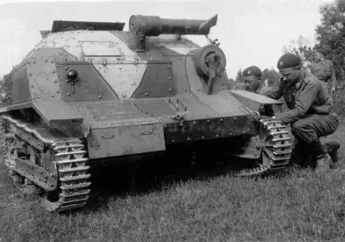 orlik z kierowca przy tankietce tks