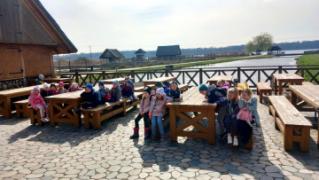 Przedszkolaki z Ciechowa na wiosennej wycieczce w Rudzie Żmigrodzkiej