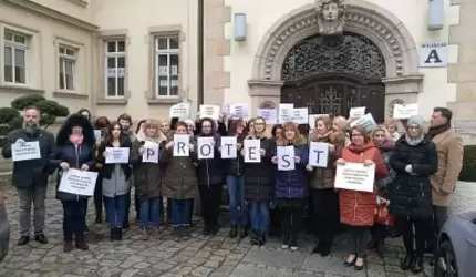 Protest pracowników średzkiego sądu trwa