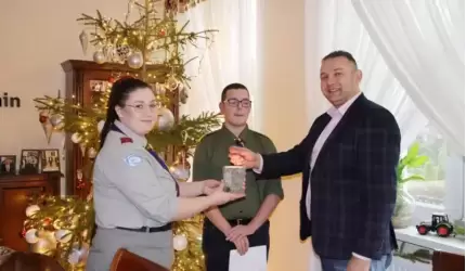 Betlejemskie Światło Pokoju rozbłysło w Urzędzie Gminy Udanin