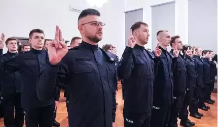 Nowi dolnośląscy policjanci wypowiedzieli słowa roty ślubowania