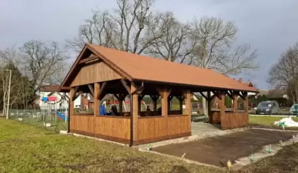W Czernej powstała drewniana altana
