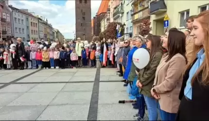 Powiatowe obchody Dnia Zwycięstwa na średzkim rynku (na żywo)