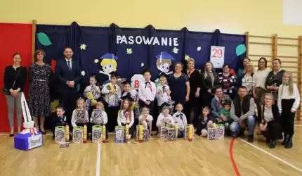 Pasowanie na ucznia w szkole w Ujeździe Górnym