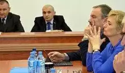 Na Powiatowej Sesji - Skąd Zmiany W Radzie?