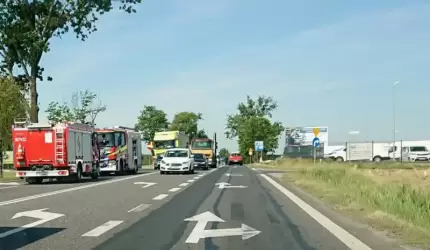 Wypadek koło stacji paliw! Kobieta w ciężkim stanie trafiła do szpitala