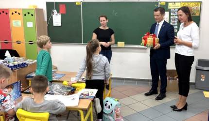 Oficjalnie uczniowie! Pasowanie pierwszoklasistów z niespodzianką od Wójta