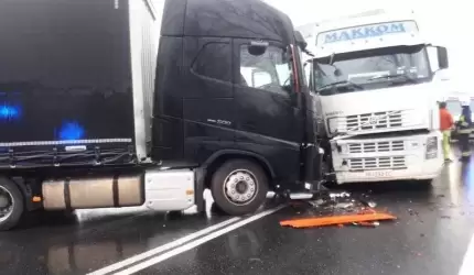 Zderzenie samochodów ciężarowych w Kostomłotach