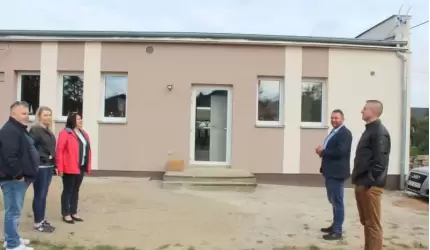 Siedziba Klubu Seniora w Konarach ma nową elewację