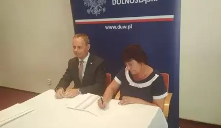 Podpisano umowę na przewozy autobusowe na trenie gminy Kostomłoty