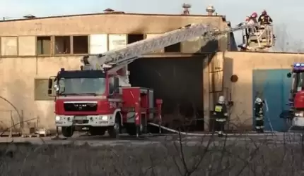 Pożar hali w Rakoszycach