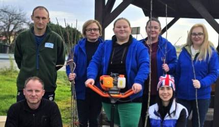 Nowe aleje owocowe w Gminie Udanin – wspólne sadzenie 210 drzew!