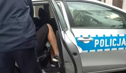 Nie stawił się do więzienia. Przed policjantami ukrył się na strychu