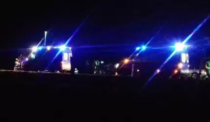 Wypadek. Dwie osoby "zakleszczone" w samochodzie