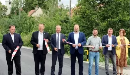 Aż trzy drogi wraz z chodnikami i przejściami dla pieszych otwarto w Gminie Udanin