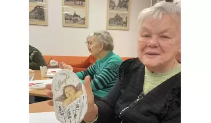 Wizyta seniorów z Dziennego Domu Senior + w Bibliotece Publicznej w Środzie Śląskiej