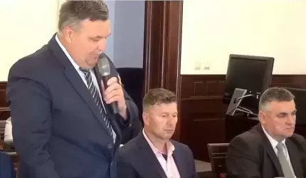 Głosowanie Rady Miejskiej ws. absolutorium dla Burmistrza Adama Rucińskiego