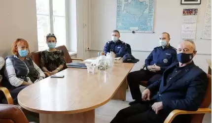 Spotkanie komendanta policji ze starostą i przedstawicielami sołtysów