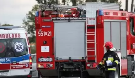 Pomiędzy Piersnem, a Cesarzowicami dachowało auto