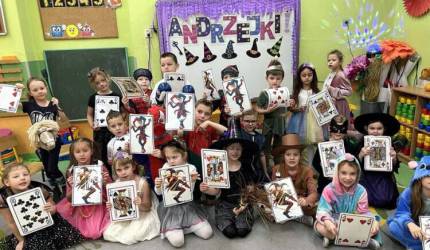 Zabawa, wróżby i uśmiechy - andrzejki w średzkim Przedszkolu nr 1