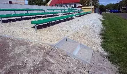 Nowe trybuny sportowe w Rakoszycach w ramach grantu ANZŚ