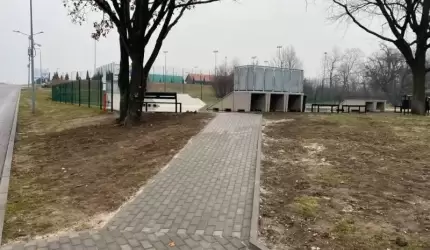 Dojście do skateparku na Kajakach