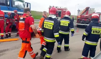 Zderzenie aut na autostradzie. Poszkodowane dziecko