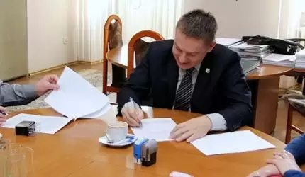Podpisanie umowy w Urzędzie Miejskim (na żywo)