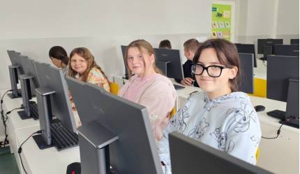 W Szkole Podstawowej w Szczepanowie zakończono kompleksowy remont sali komputerowej