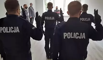 Uroczyste ślubowanie nowych policjantów średzkiej komendy