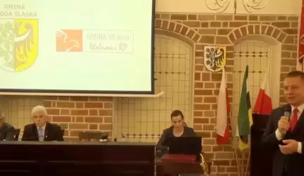 Prezentacja nagrody Orła Polskiego Samorządu na sesji średzkiej Rady Miejskiej (wideo)
