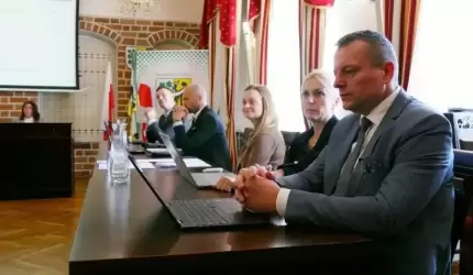 Kwietniowa sesja średzkiej Rady Miejskiej – dotacje, drogi i pomoc społeczna