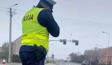 Funkcjonariusze wojewódzkiego Wydziału Ruchu Drogowego wspierają średzką policję