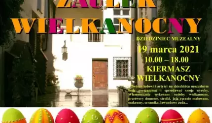 Kiermasz wielkanocny na dziedzińcu średzkiego muzeum