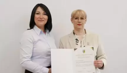 Symboliczne przekazanie władzy czyli chwilowa zmiana na fotelu burmistrza Środy Śląskiej