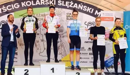 Inauguracja sezonu kolarskiego w Sobótce. Średzianki na podium!