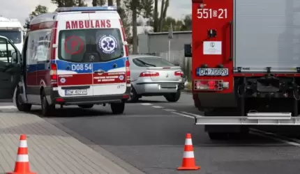 Zwłoki kobiety w mieszkaniu, kilka osób poszkodowanych w wypadkach [raport strażaków]